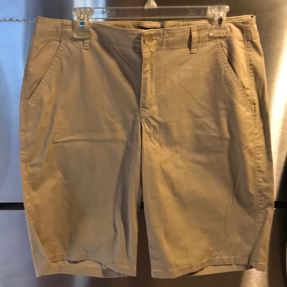 Bandolino Khaki Shorts 10